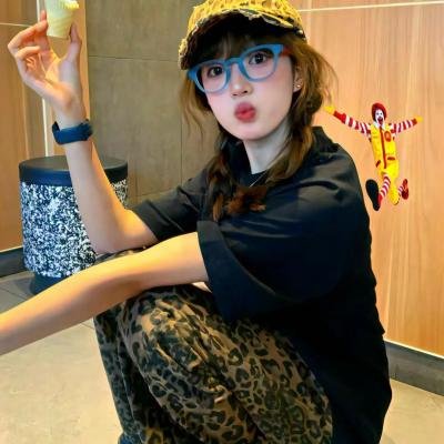 驼路神卦女